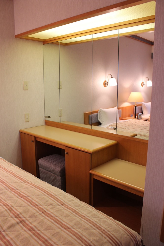 Hotel Crown Hills Takaoka 4/44