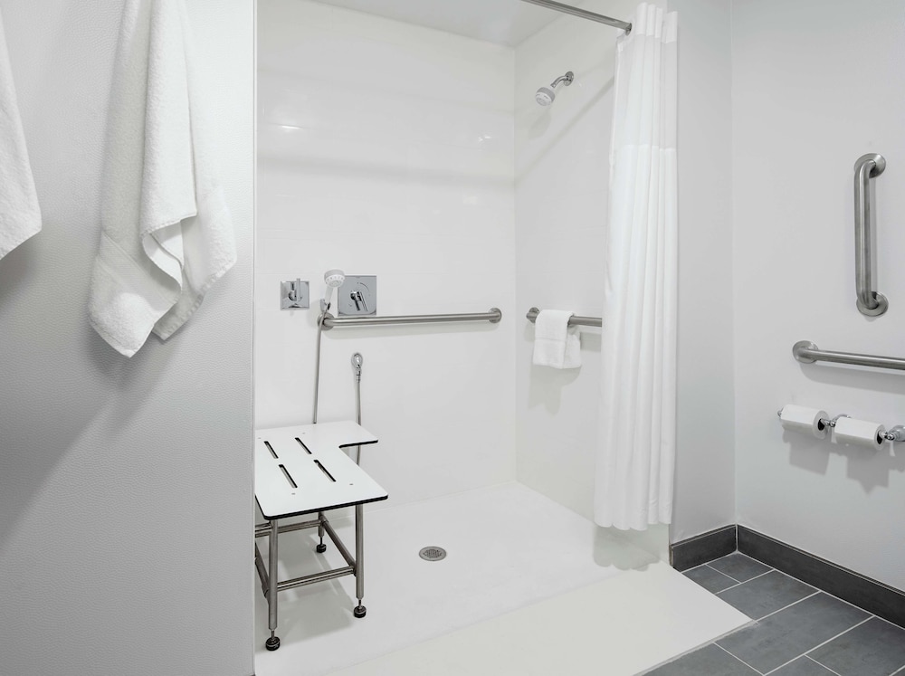 Hampton Inn & Suites Chicago/Waukegan Il 9/45