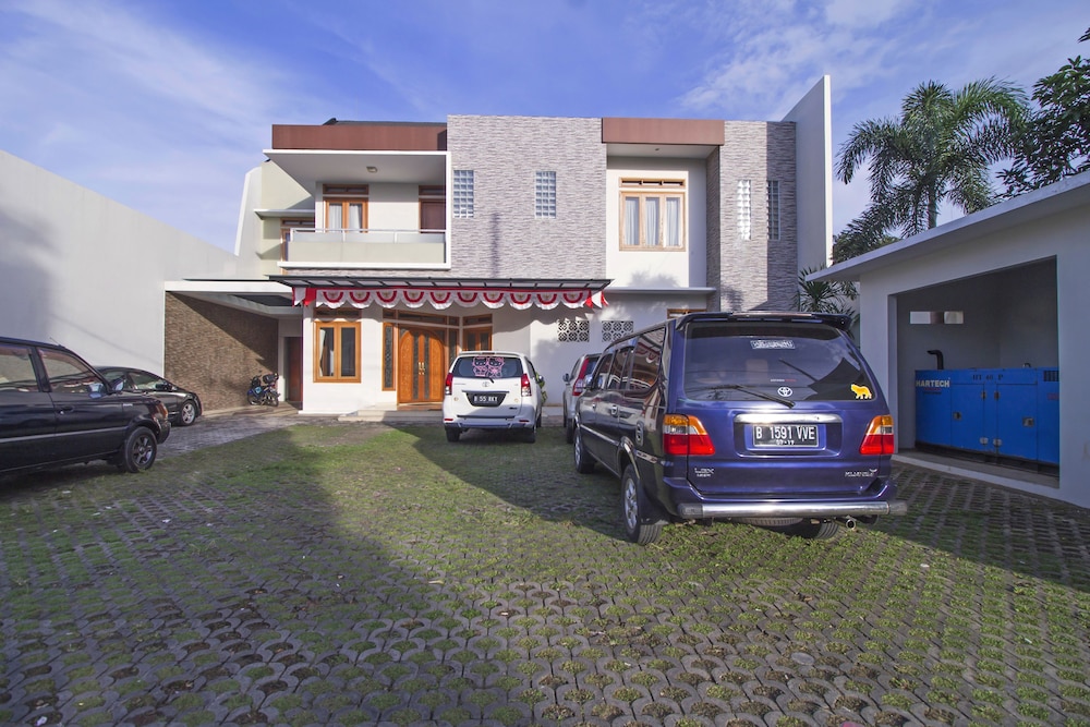 Super OYO Capital O 91140 Ayodya Kebon Jeruk 40/50