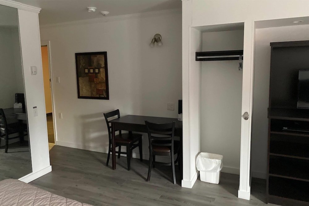 Ramada by Wyndham Laval 43/60