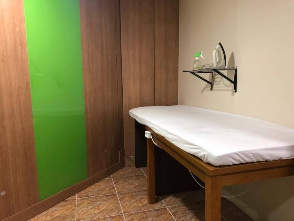 Champion Hotel 41/43