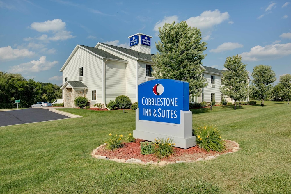 Cobblestone Inn & Suites - Clintonville 46/50