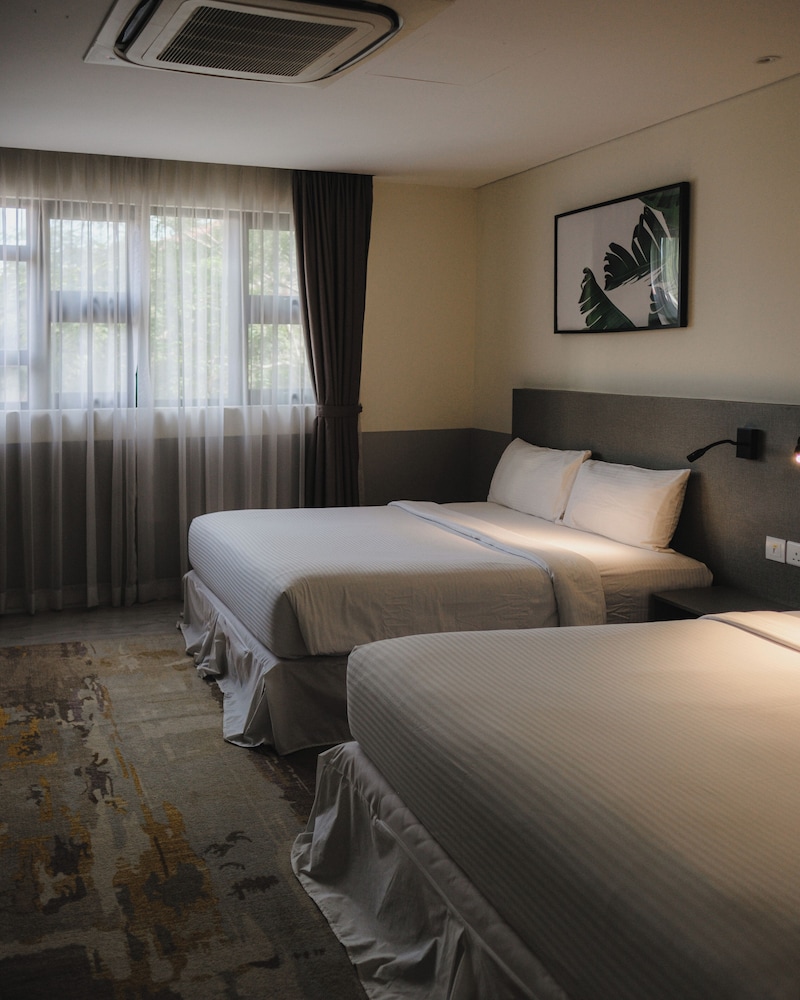 Magazine Vista Hotel managed by The Ascott Limited 8/20