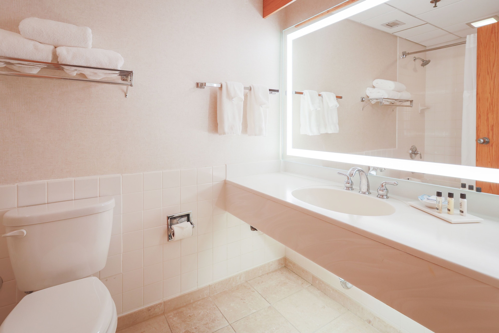 Superior, 2 Queen Beds, City View, Executive Level، Gateway Hotel and Conference Center 5/7