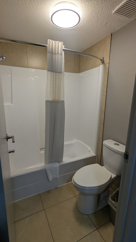 Ramada by Wyndham Medicine Hat 74/75