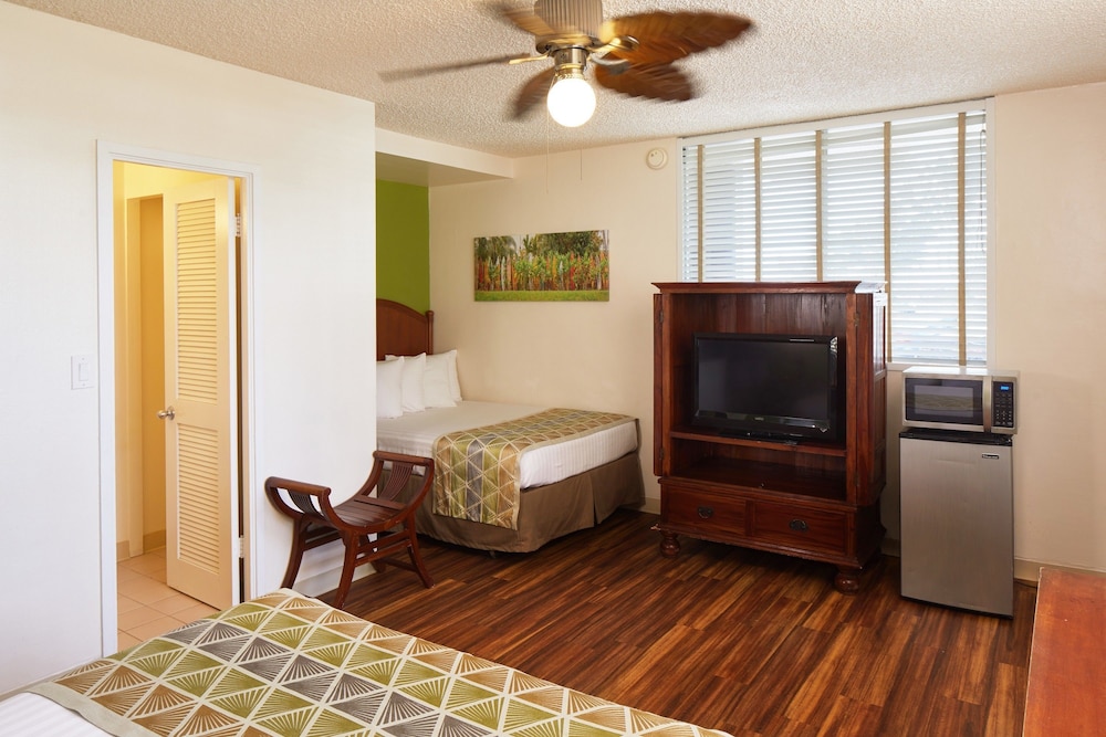 Pacific Marina Inn 35/53