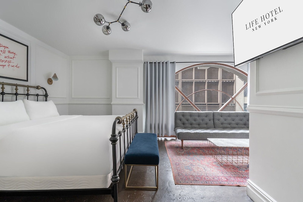 STUDIO, KING BED