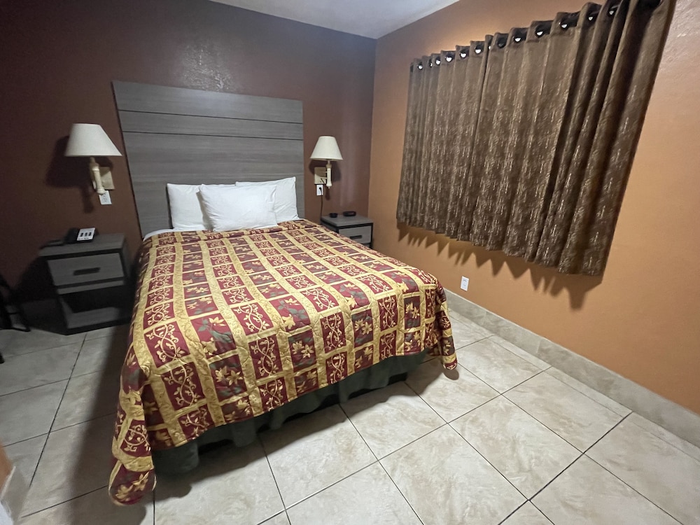 New Corral Motel 23/47