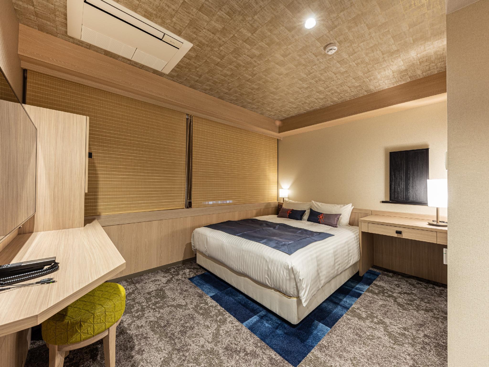 Universal, Double Bed