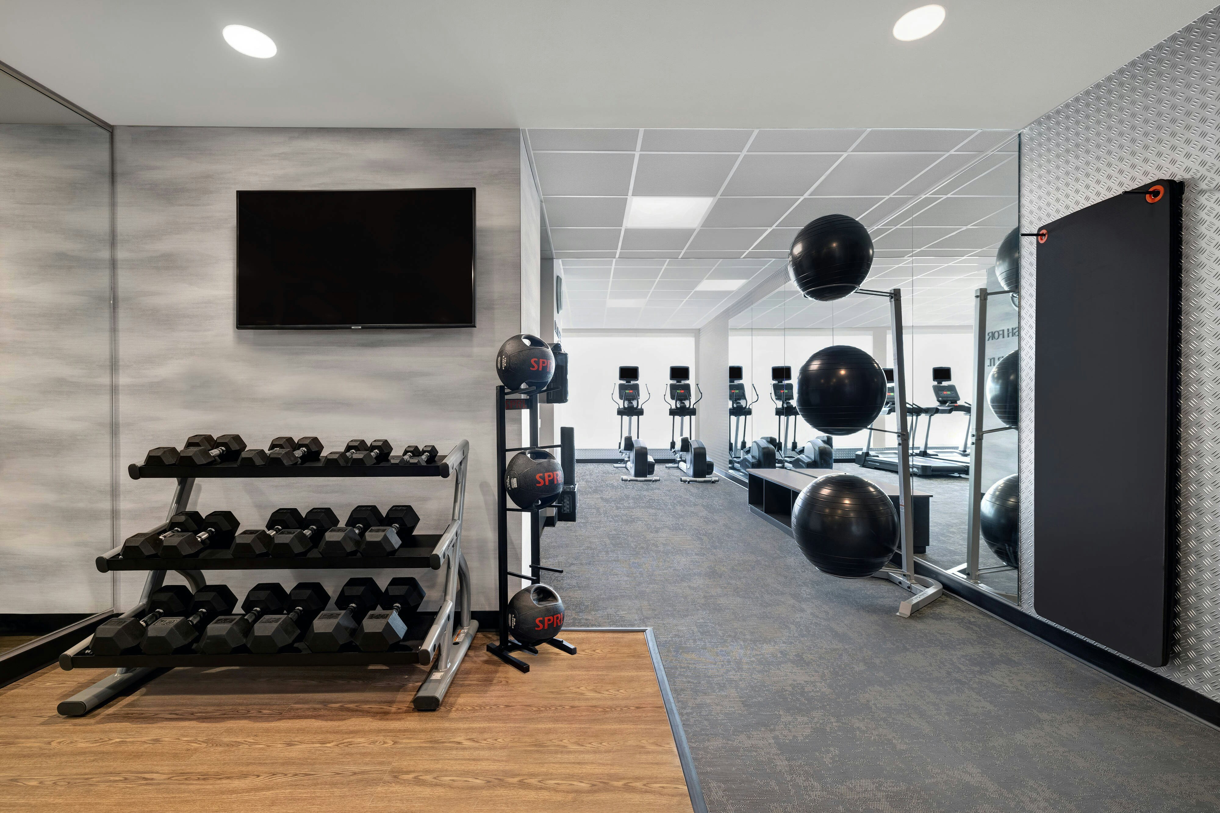 Fairfield Inn & Suites by Marriott Milwaukee Brookfield 17/23