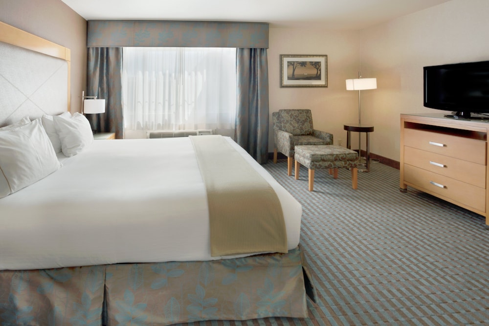 Holiday Inn Express Monterey Cannery Row 25/66