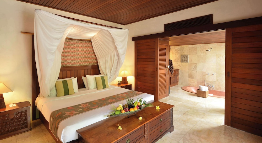 Pool, Villa, King Bed, Garden View