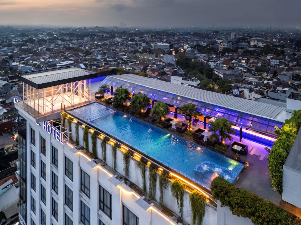 MERCURE BANDUNG CITY CENTRE 3/75