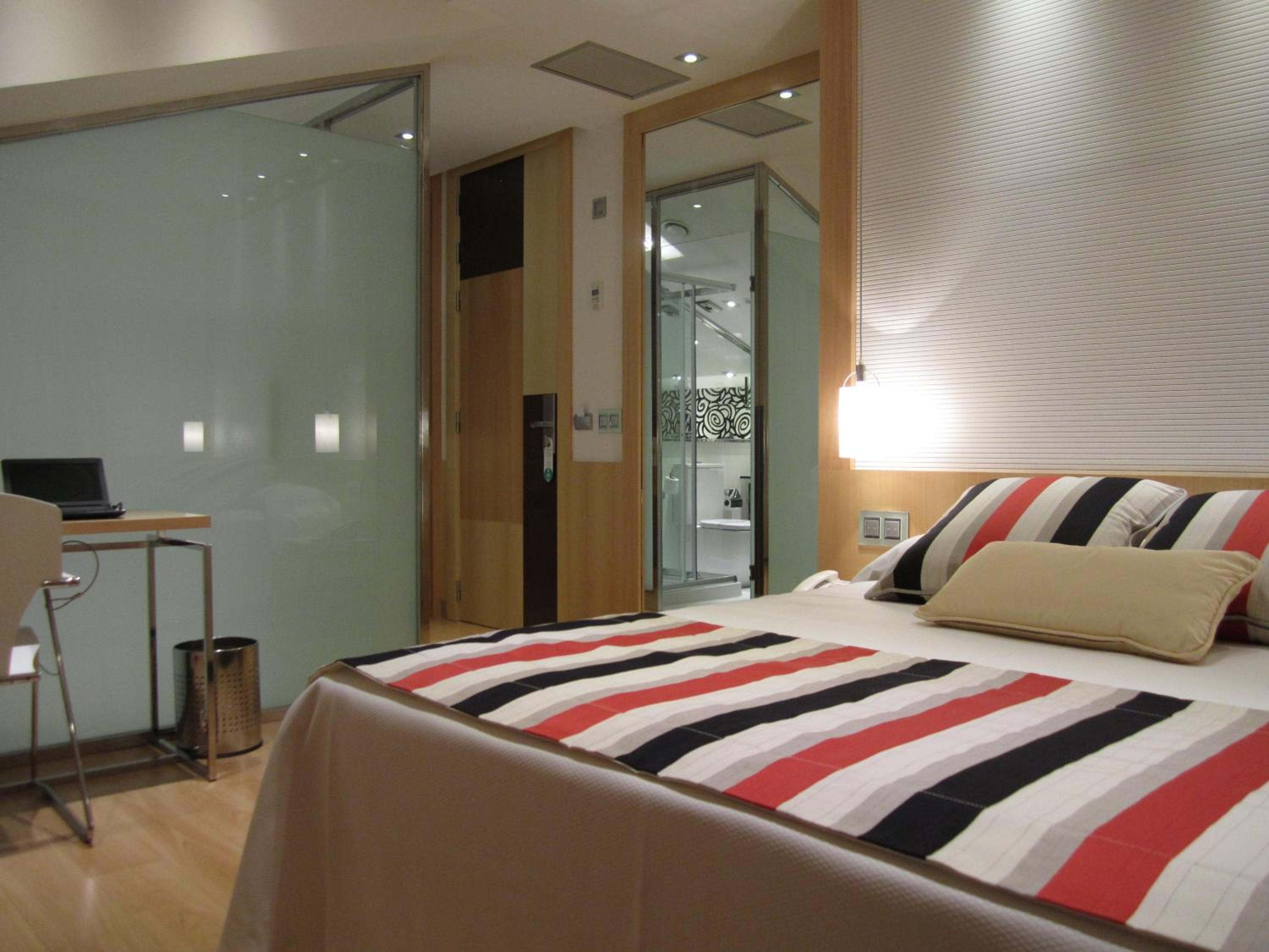 Room, Double or Twin Bed