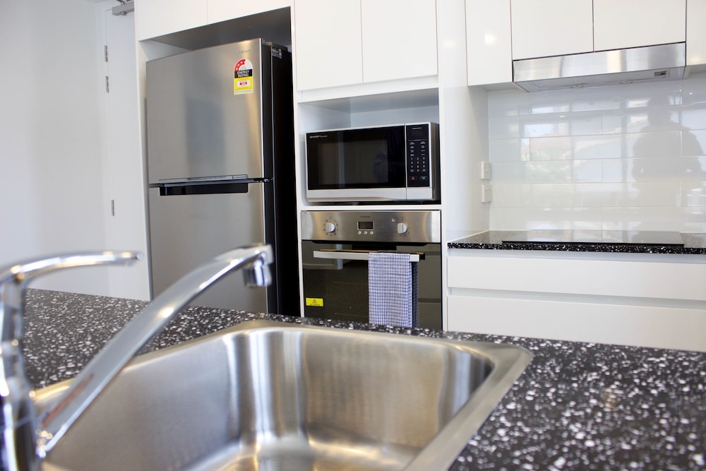 Synergy Broadbeach 52/52