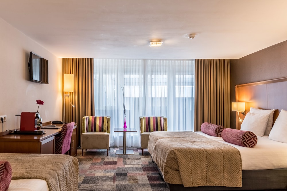 ROOM, TRIPLE