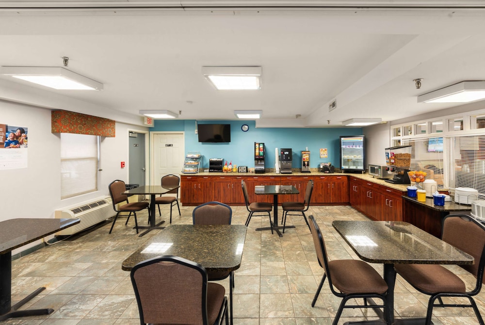 Days Inn by Wyndham Raleigh-Airport-Research Triangle Park 23/28