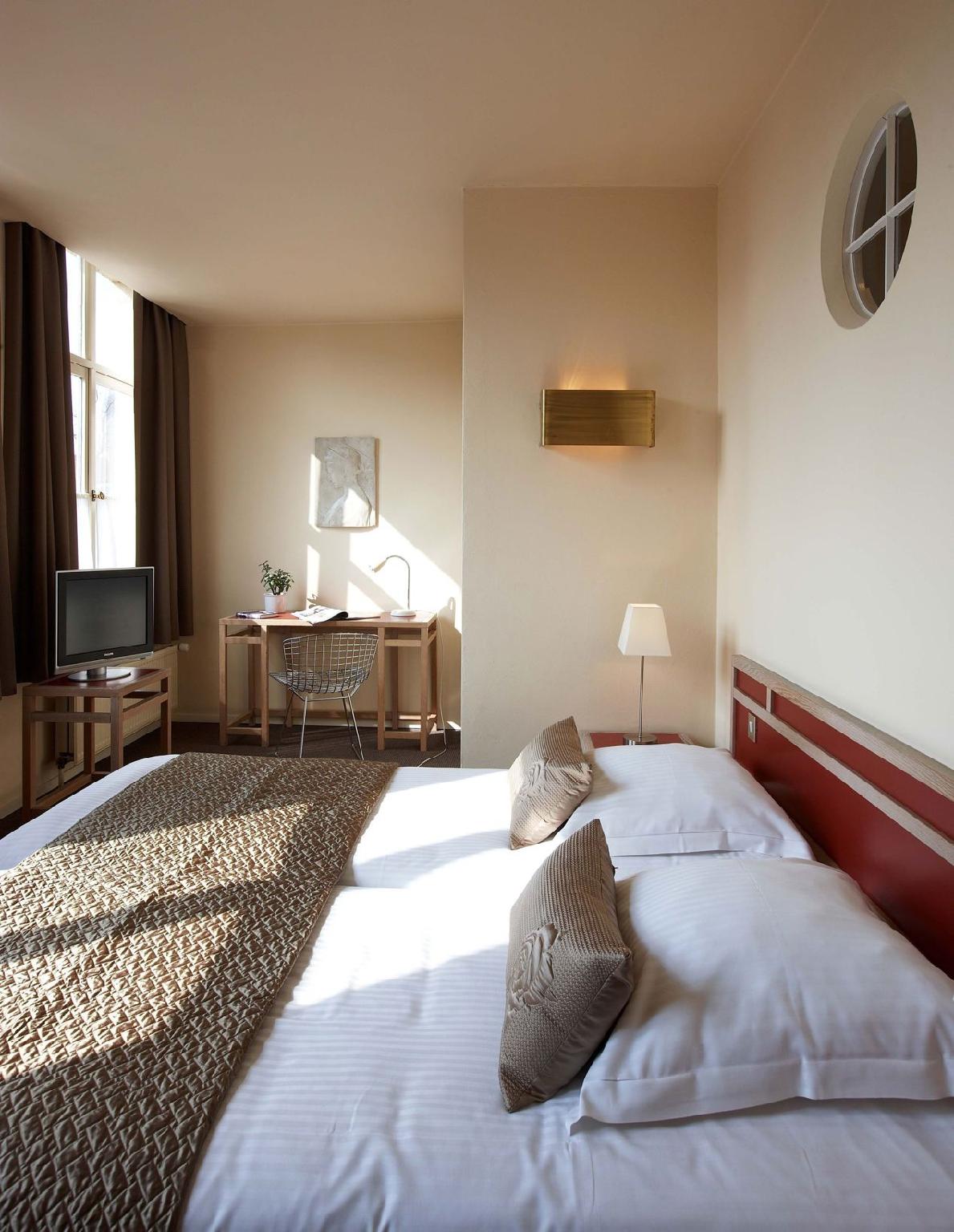 Standard, Double or Twin Bed