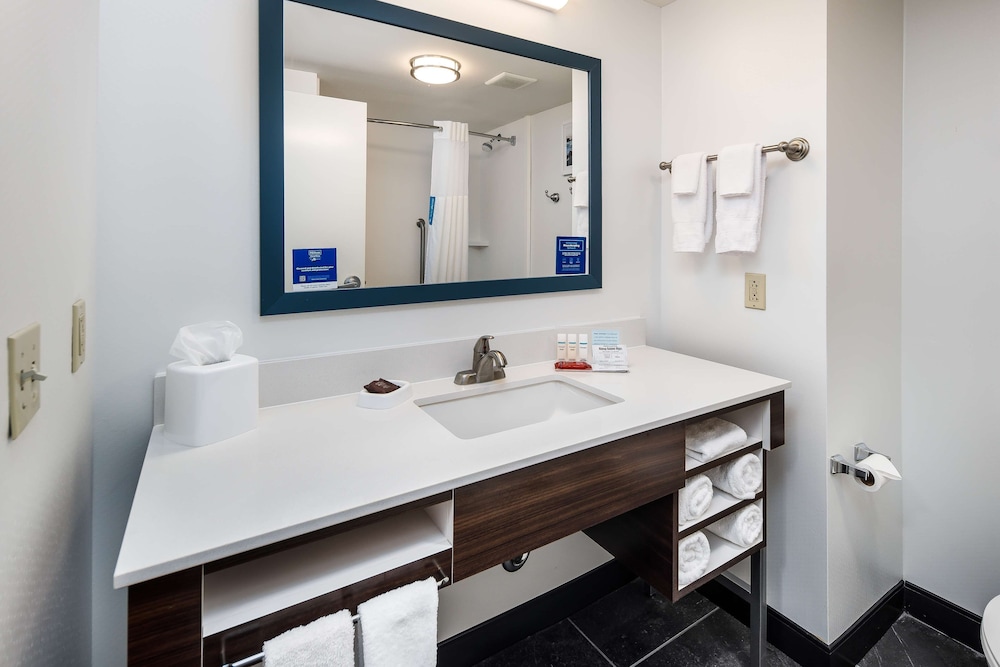 Hampton Inn and Suites Navarre 18/53