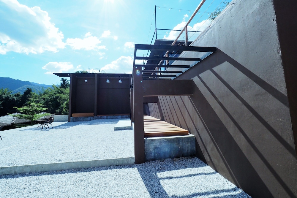 The River Life Resort 65/67