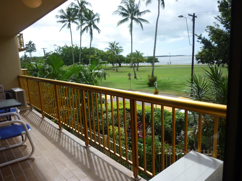 Coral Towers Holiday Suites 2/69