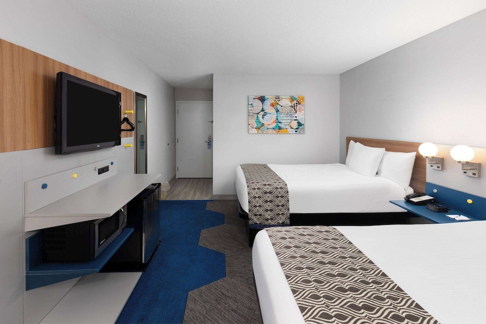 Microtel Inn & Suites by Wyndham Bowling Green 13/30