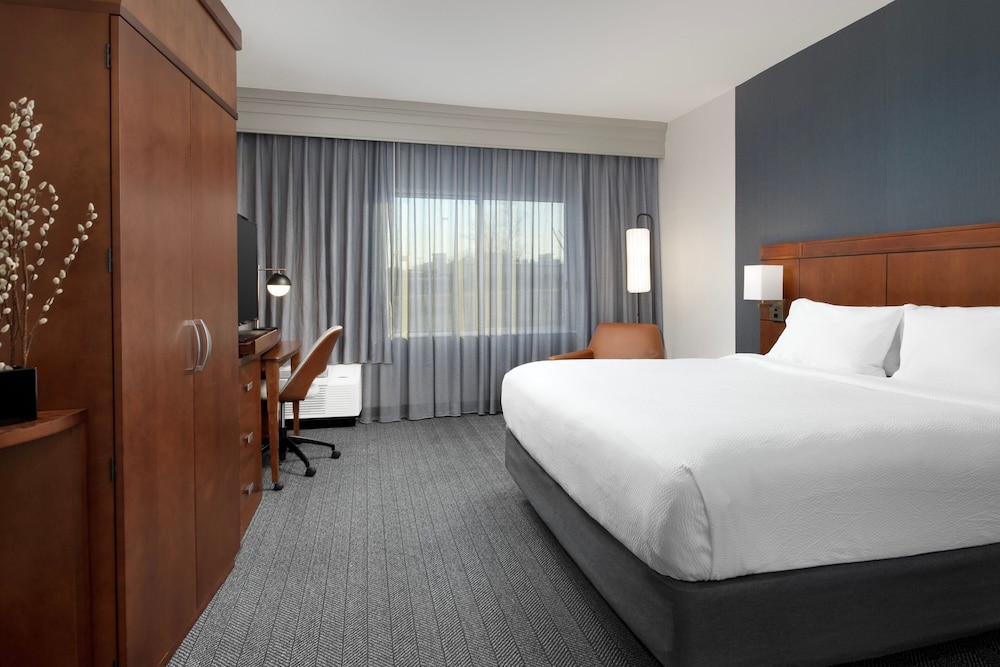 ROOM, KING BED, SOFA