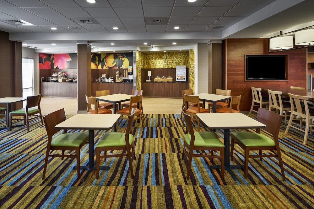 Fairfield Inn Suites Alexandria 31/35