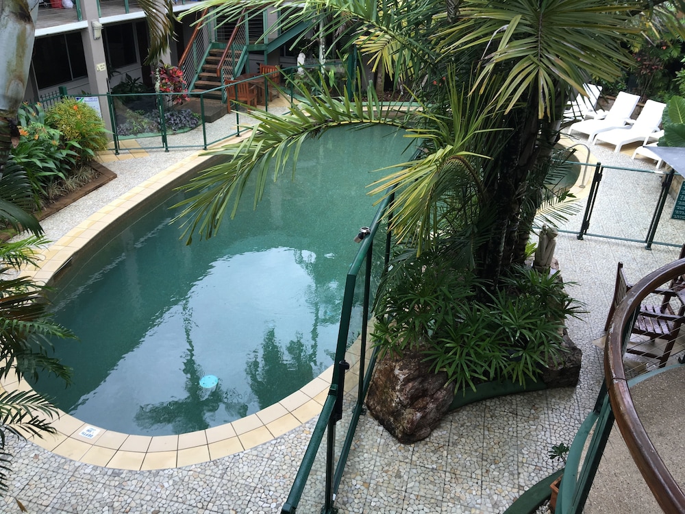 Bay Village Tropical Retreat photo1
