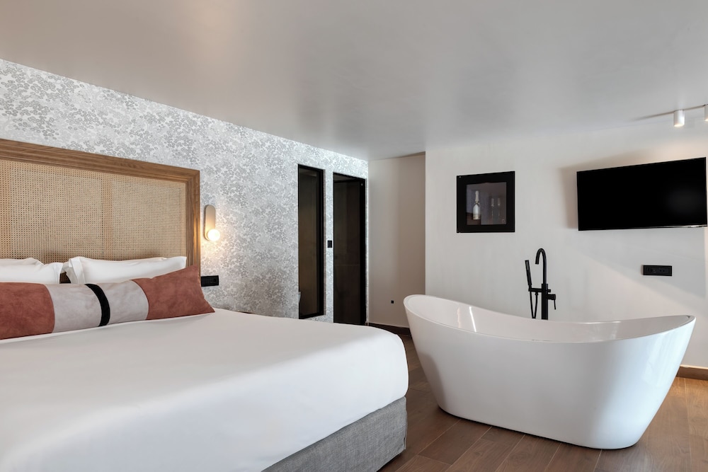 Gold, Pool, Maisonette, Suite, Single, King Bed, Sea View