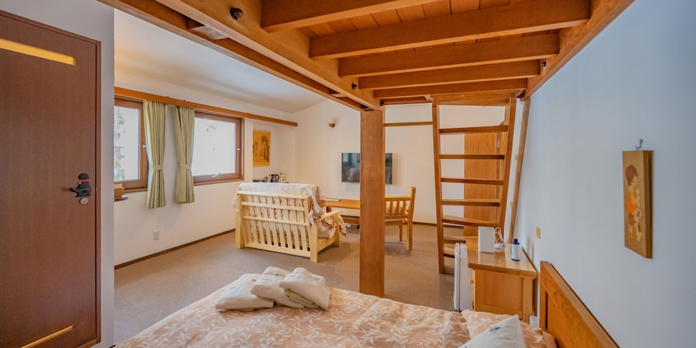Lodge Scole 24/74