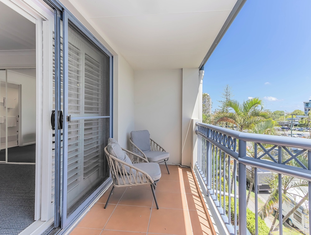 Bella Mare Beachside Apartments 6/77