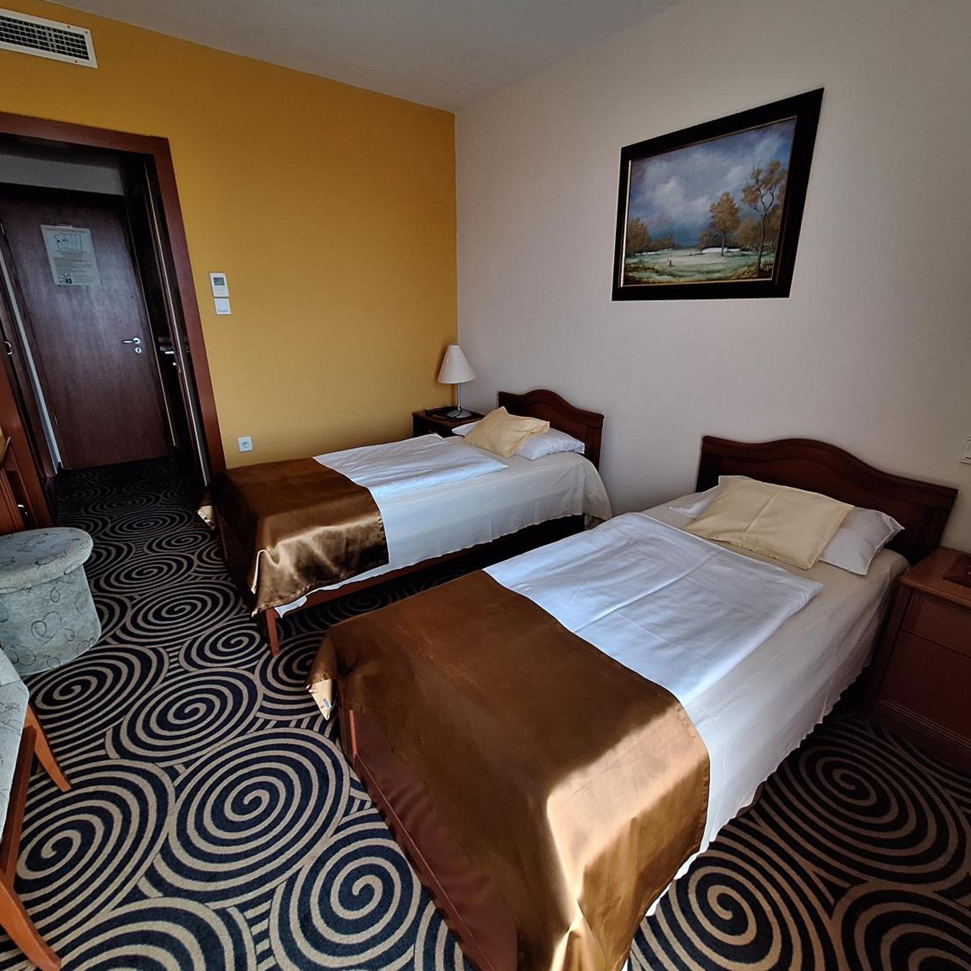 Standard, Twin Beds