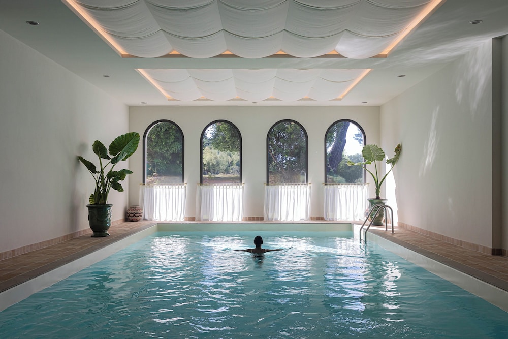 swimming pool spa
