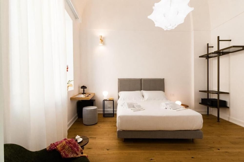 Dome Hotel 16/48