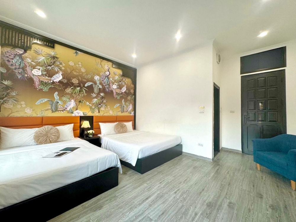 FAMILY SUITE, CITY VIEW, BALCONY