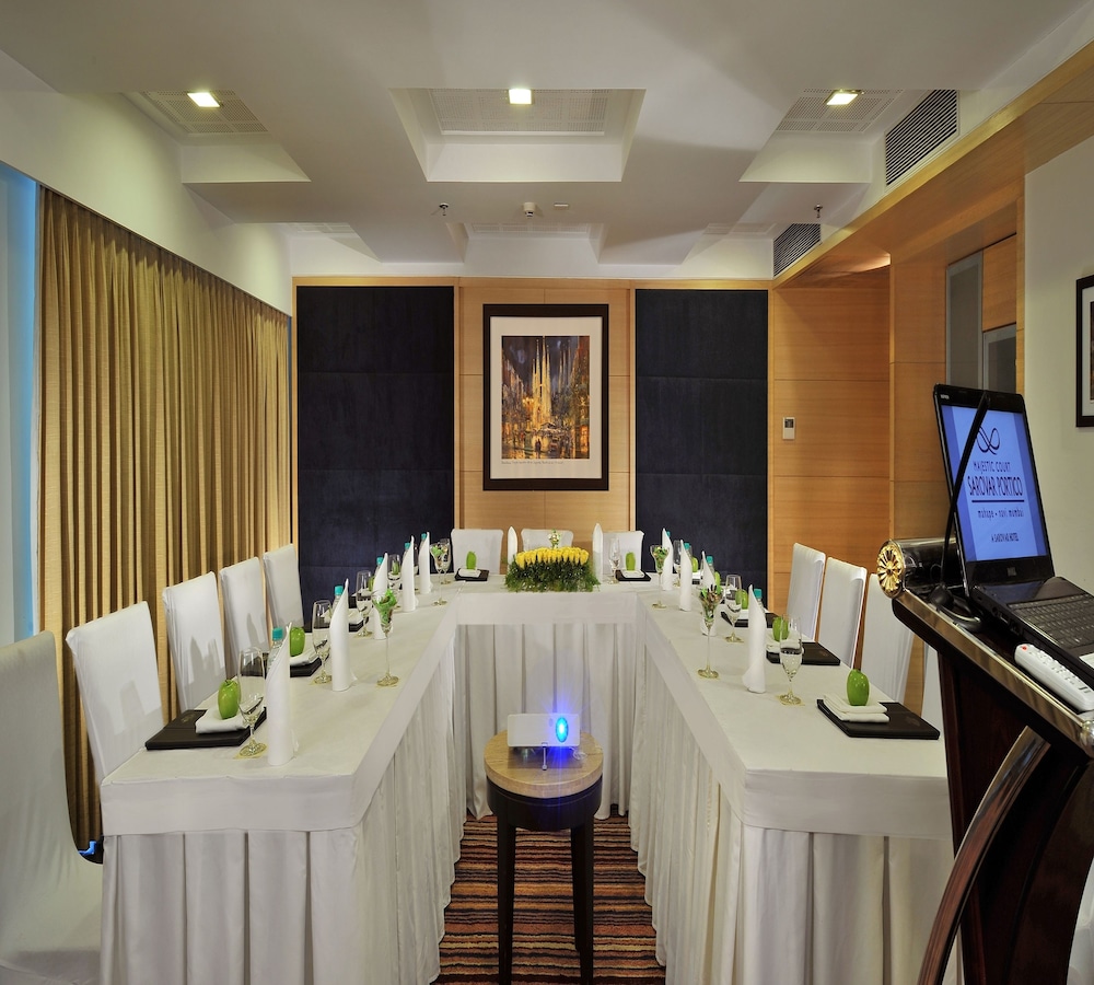Majestic Court Sarovar Portico 43/46