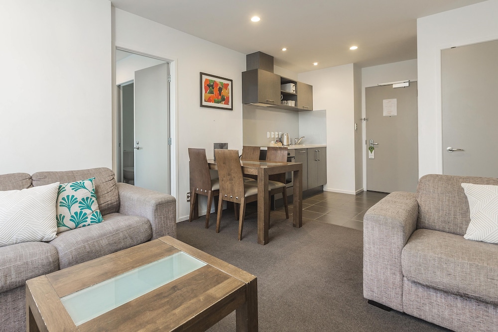 Barclay Suites 44/61