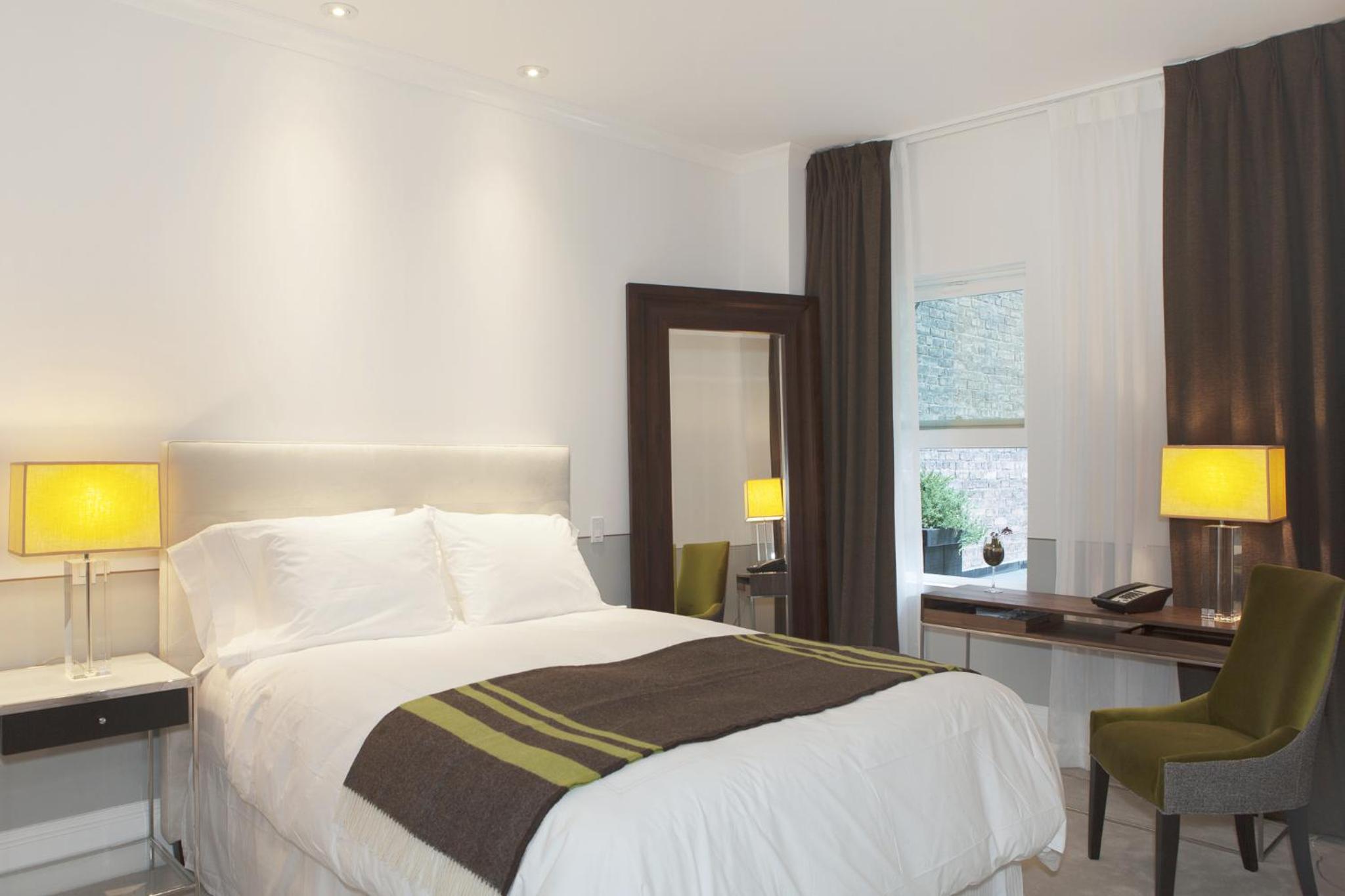 Retreat, Deluxe, Queen Bed