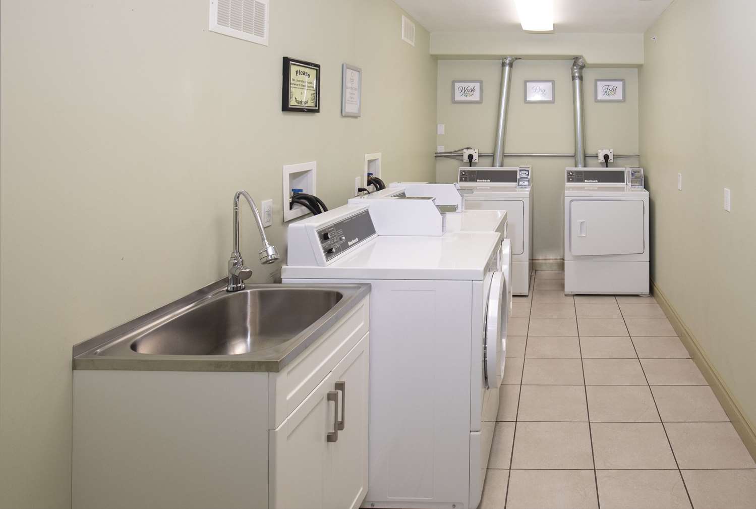 Quality Inn & Suites Whitecourt 18/18