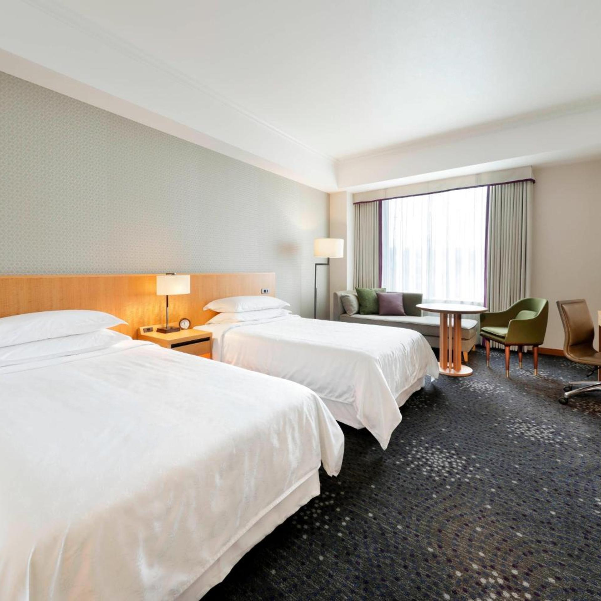 Guest Room, Deluxe, Twin Beds, City View, Large, Club Floor