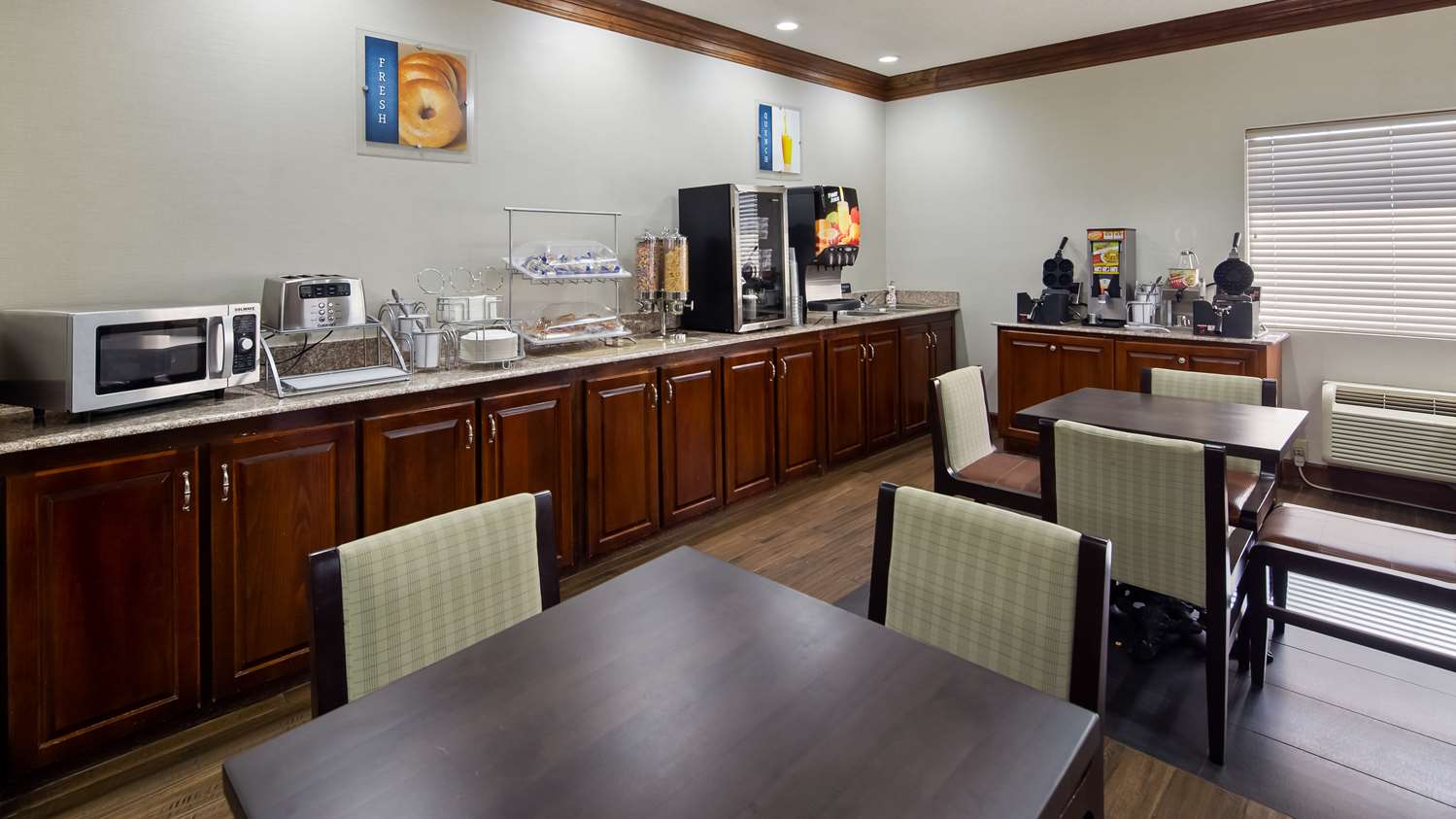 Best Western Inn & Suites Byron 8/10