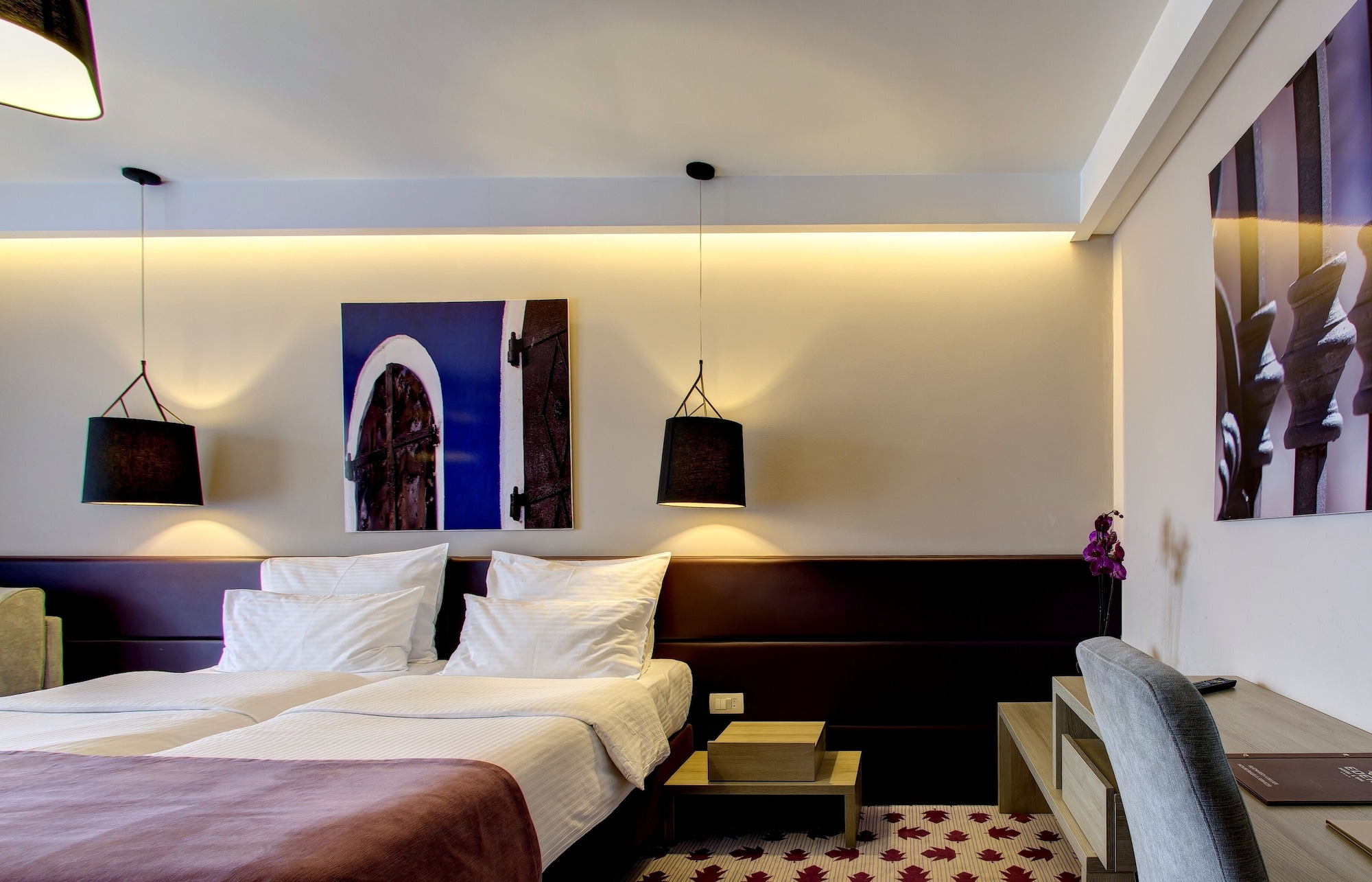 Room, Triple, 1 Queen and 1 Single Bed, City View, Balcony