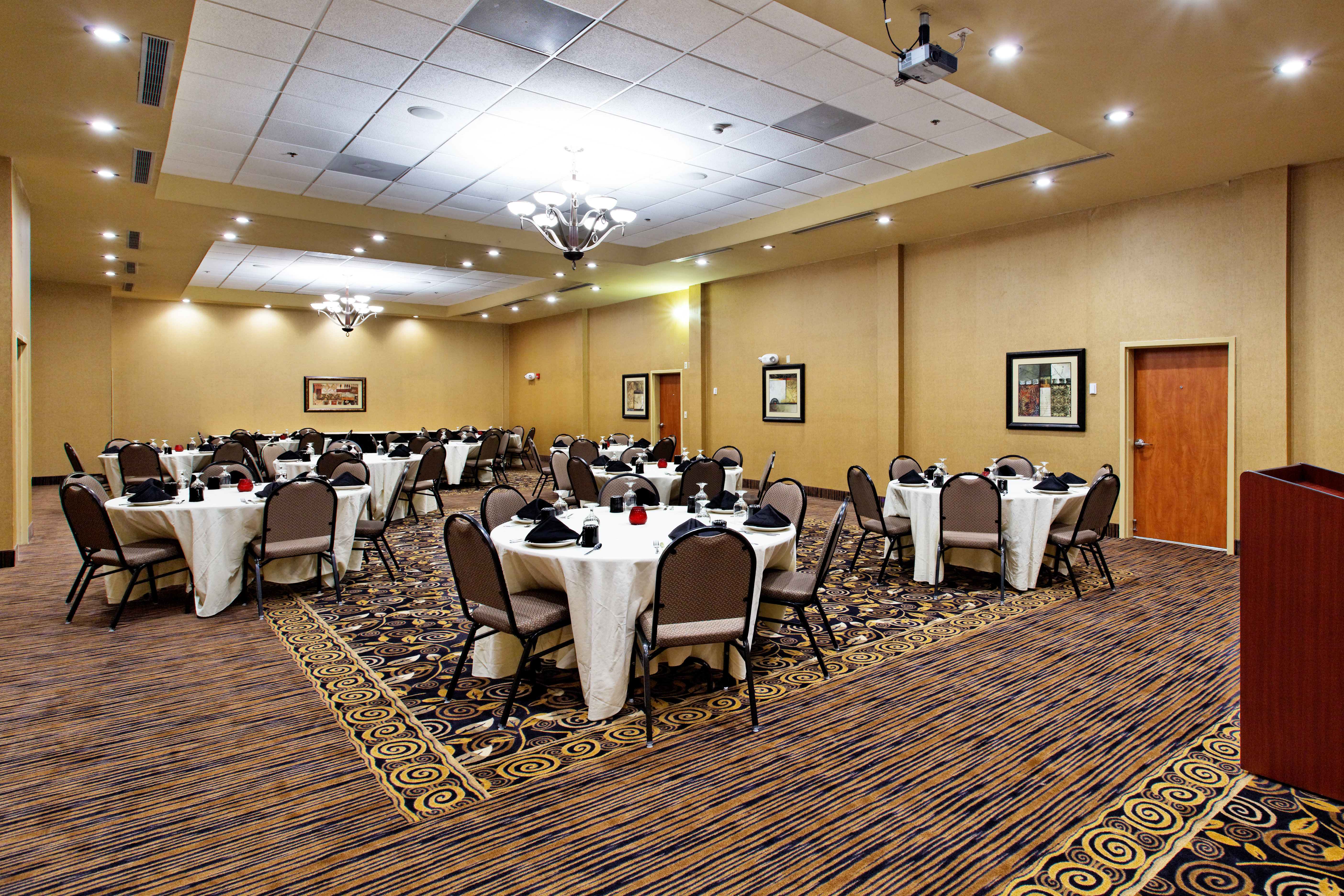 Holiday Inn Batesville 35/39