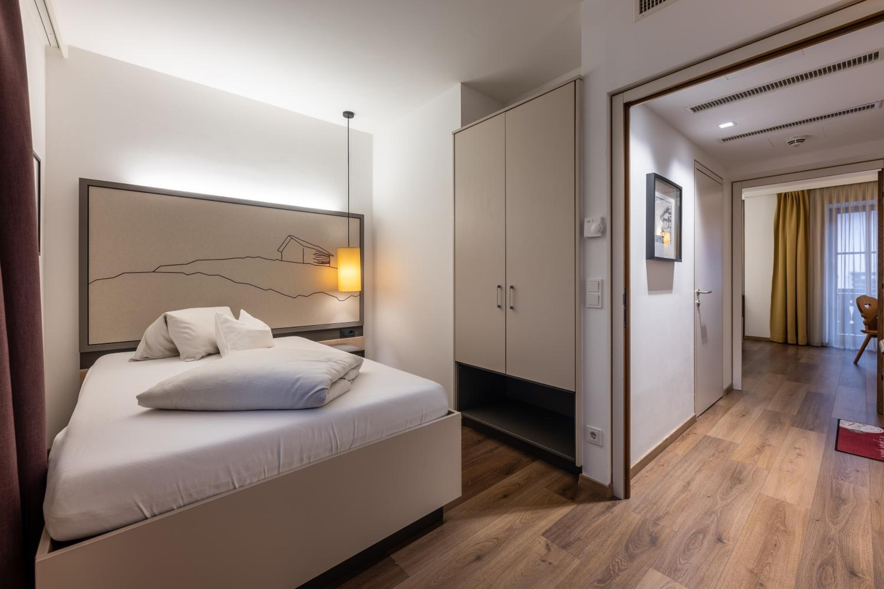 2 Bedrooms, Suite