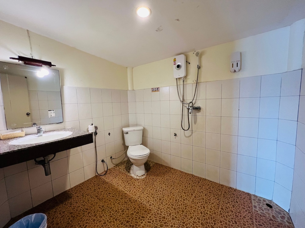THARATHIP RESORT 68/68