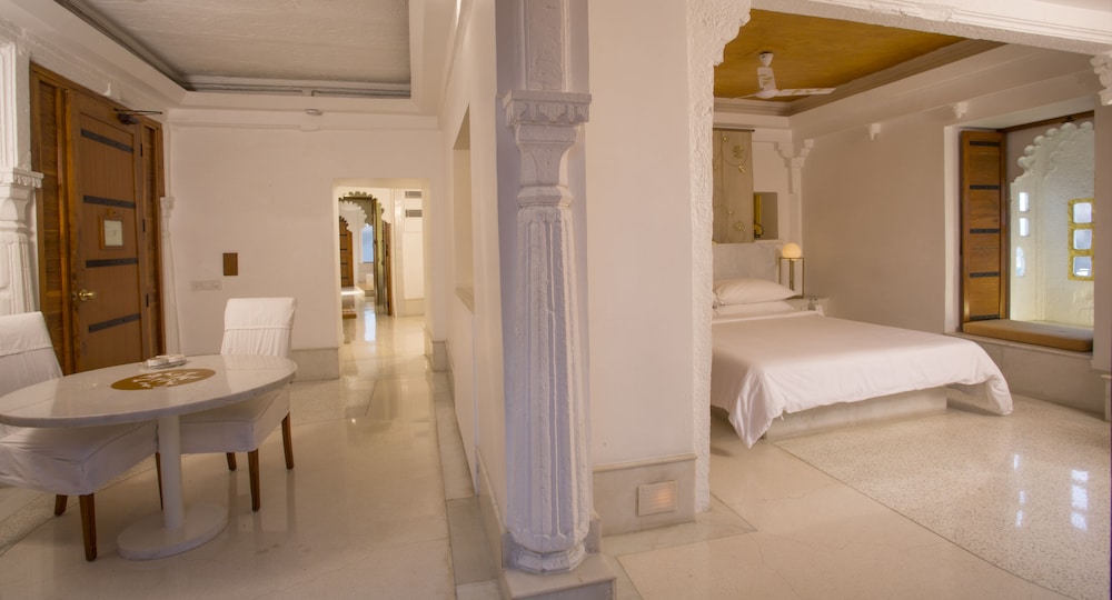 RAAS DEVIGARH(Formerly - DEVI GARH BY LEBUA) 26/70