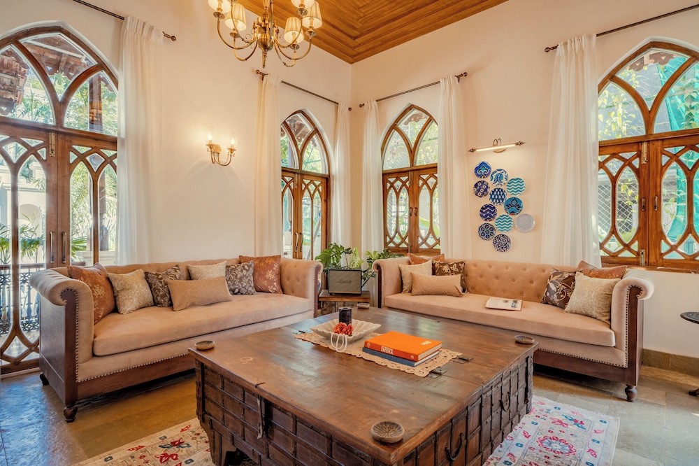 ELIVAAS 4 BHK with Pvt Pool and Media Room Samukha 44/55
