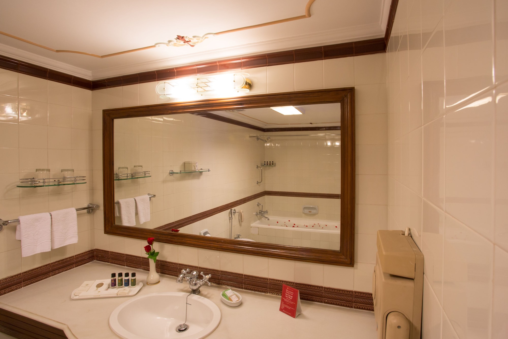 ROYAL, SUITE, LAKE VIEW