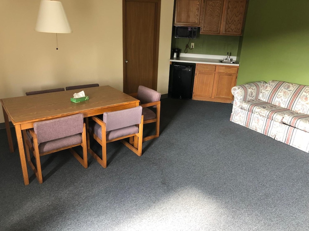 Salt Creek Inn 20/36
